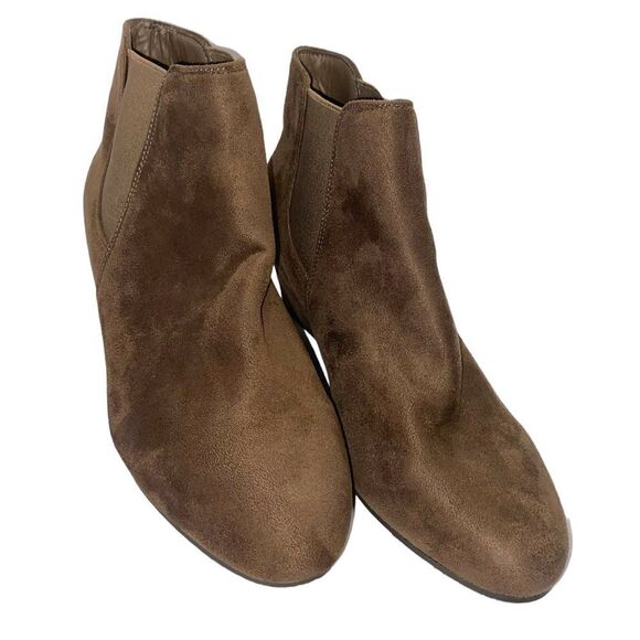 Marbella Wm’s Sz 9.5 Taupe Tan Suede Pull On Hidden Wedge Chelsea Ankle Boots - Picture 1 of 7